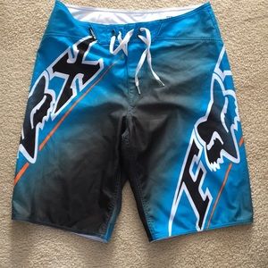 Men’s board shorts/bathing suit